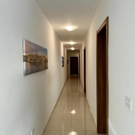 Luxury 3br In With Panoramic Views *